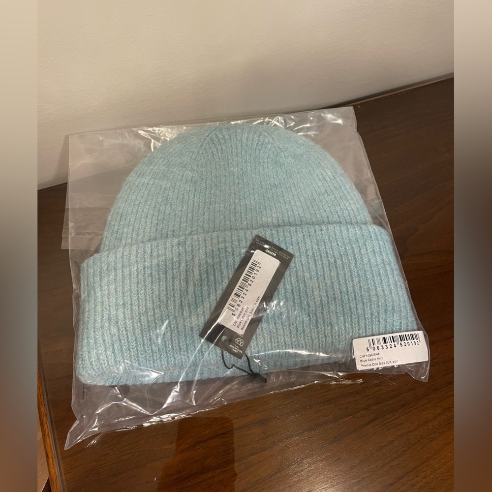 NWT Pretty Little Thing Blue / Teal Cable Knit Beanie  OS